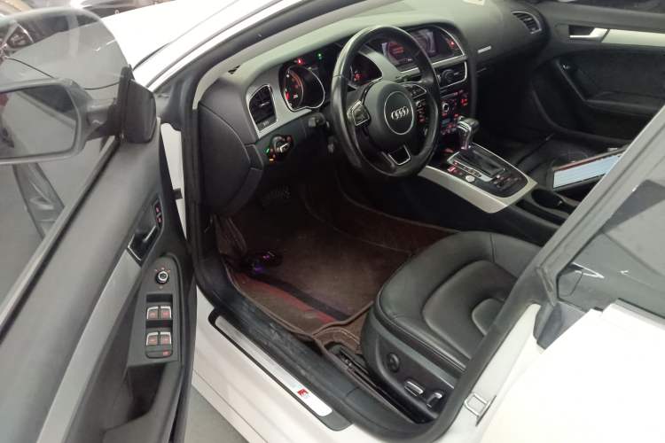 Used Audi A5 2016 Restyled Sportback 45 TFSI Comfort Version Driver Seat