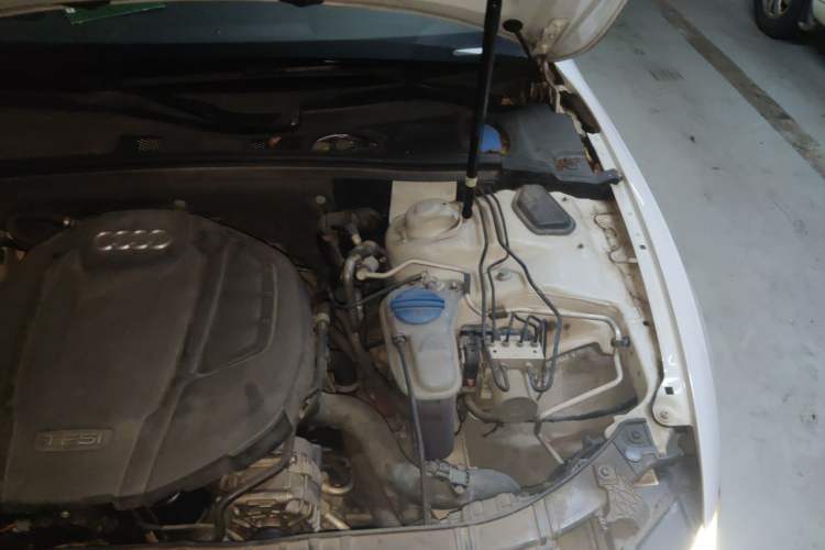 Used Audi A5 2016 Sportback 45 TFSI Engine Bay Left