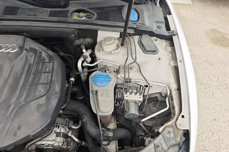 Used Audi A5 2016 Sportback 45 TFSI Engine Bay Left