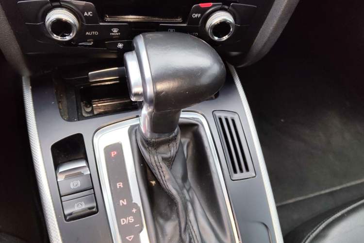 Used Audi A5 2016 Cabriolet 45 TFSI Ambition Edition Gear Lever