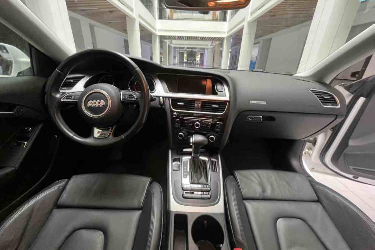 Used Audi A5 2016 Coupe 45 TFSI Ambition Edition Interior 1