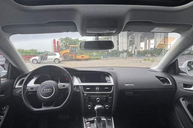 Used Audi A5 2016 Restyled Sportback 45 TFSI Comfort Version Interior 3