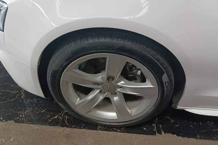 Used Audi A5 2016 Restyled Sportback 35 TFSI Ambition Edition Left Front Wheel Hub