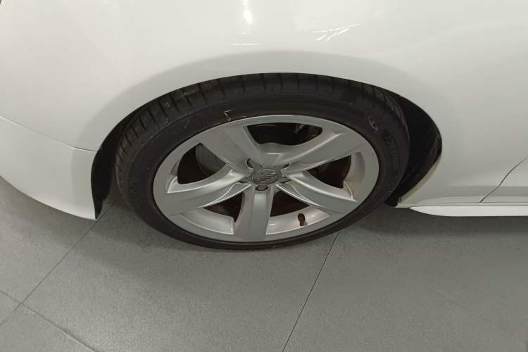 Used Audi A5 2016 Restyled Sportback 45 TFSI Comfort Version Left Front Wheel Hub