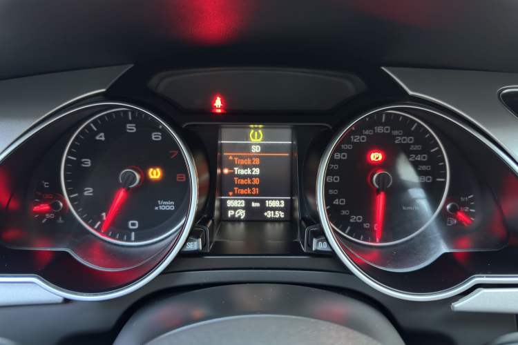 Used Audi A5 2016 Restyled Sportback 45 TFSI Comfort Version Odometer Close Up