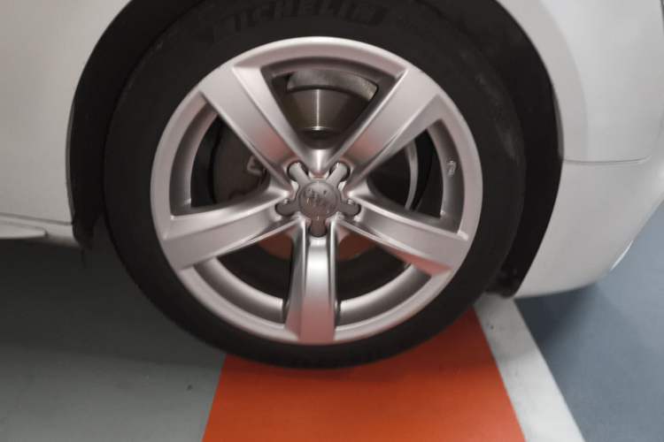 Used Audi A5 2016 Restyled Sportback 45 TFSI Comfort Version Right Front Wheel Hub