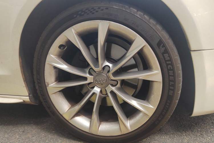 Used Audi A5 2016 Restyled Sportback 45 TFSI Comfort Version Right Front Wheel Hub