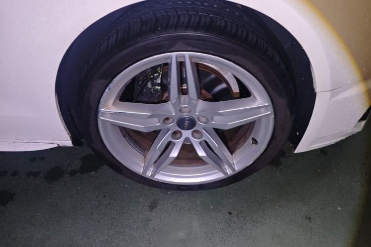 Used Audi A5 2016 Restyled Sportback 45 TFSI Comfort Version Right Front Wheel Hub