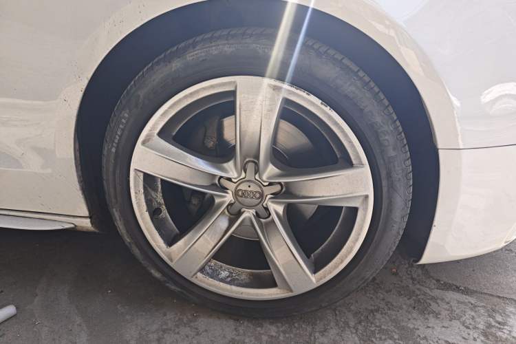 Used Audi A5 2016 Restyled Sportback 45 TFSI Comfort Version Right Front Wheel Hub