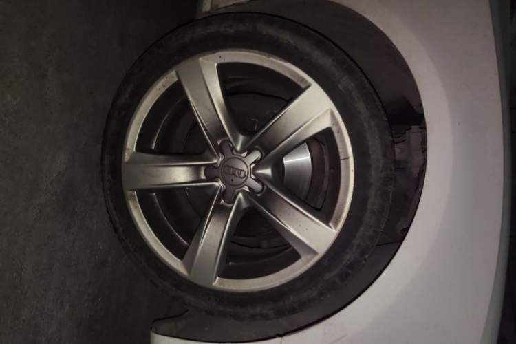 Used Audi A5 2016 Restyled Sportback 45 TFSI Comfort Version Right Front Wheel Hub