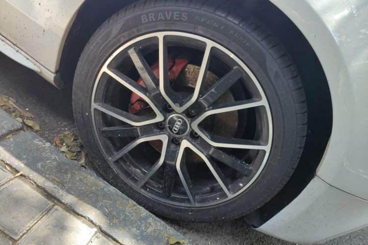 Used Audi A5 2016 Restyled Sportback 45 TFSI Comfort Version Right Front Wheel Hub