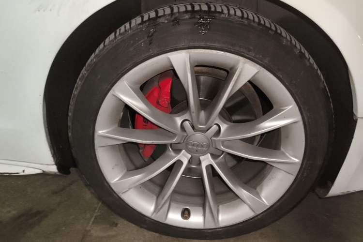 Used Audi A5 2016 Restyled Sportback 45 TFSI Comfort Version Right Front Wheel Hub