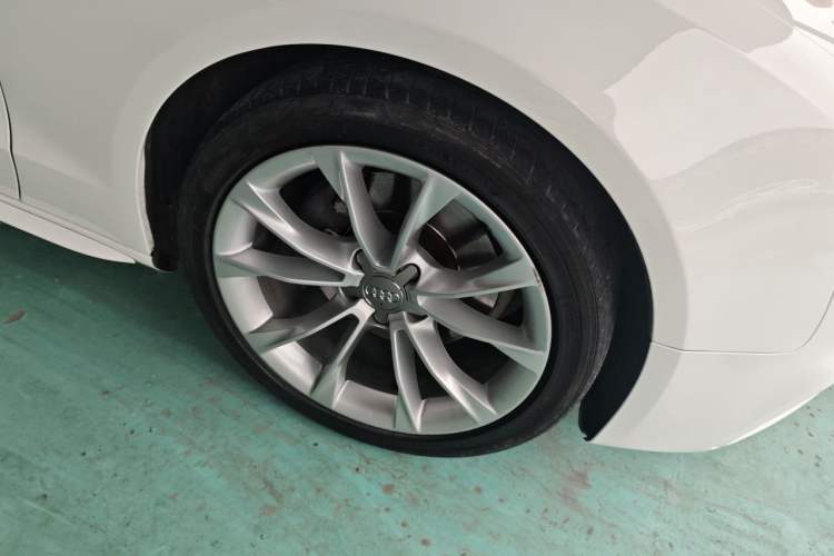 Used Audi A5 2016 Restyled Sportback 45 TFSI Comfort Version Right Front Wheel Hub