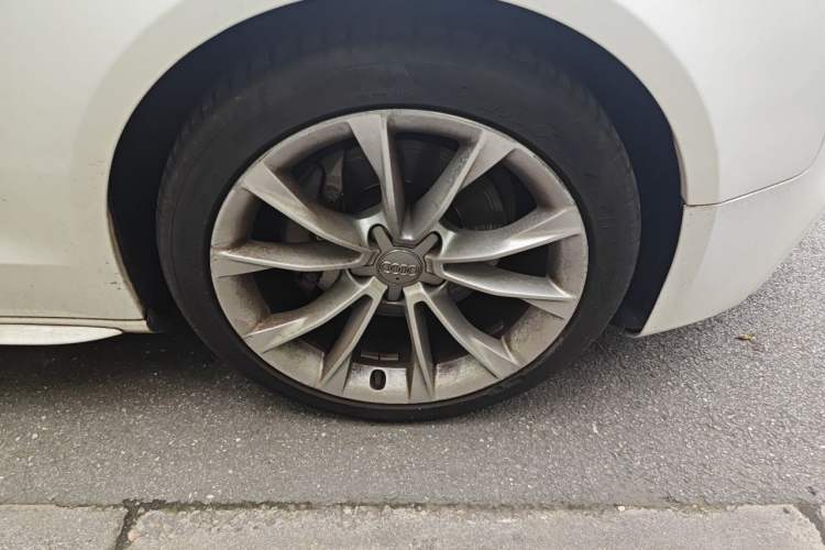 Used Audi A5 2016 Restyled Sportback 45 TFSI Comfort Version Right Front Wheel Hub