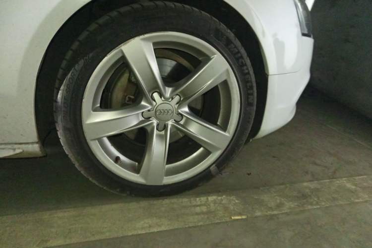 Used Audi A5 2016 Cabriolet 45 TFSI Comfort Model Right Front Wheel Hub