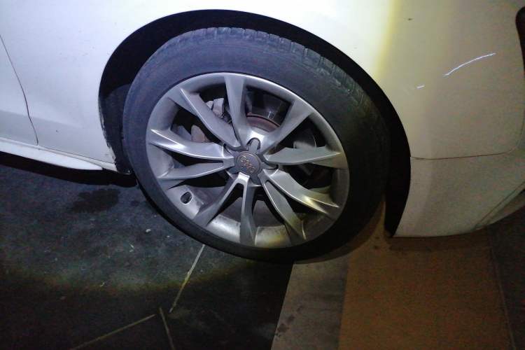 Used Audi A5 2016 Restyled Sportback 45 TFSI Comfort Version Right Front Wheel Hub