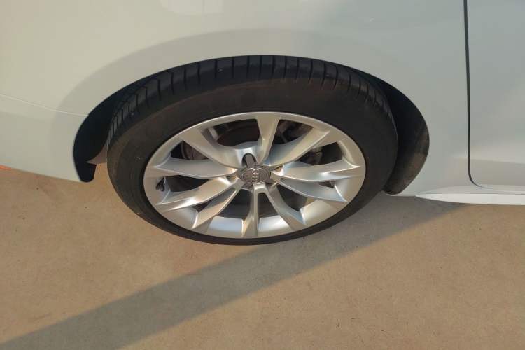 Used Audi A5 2016 Restyled Sportback 45 TFSI Comfort Version Right Rear Wheel Hub
