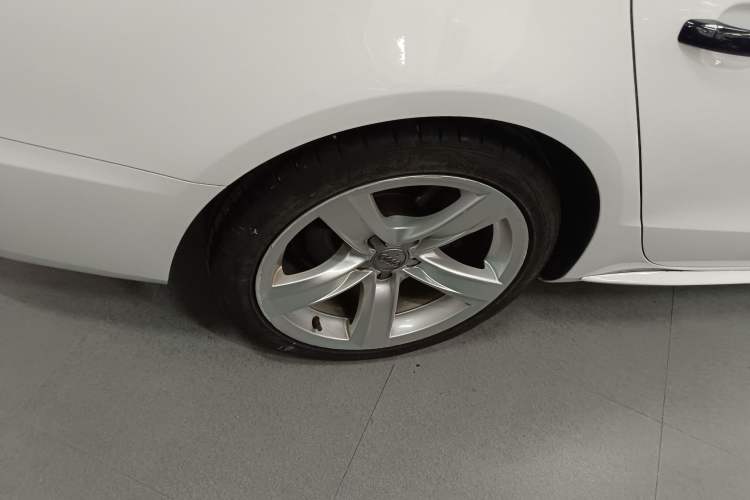 Used Audi A5 2016 Restyled Sportback 45 TFSI Comfort Version Right Rear Wheel Hub