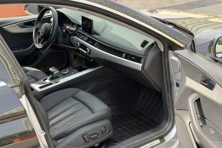 Used Audi A5 2017 Sportback 40 TFSI Fashion Model Audio And AC Panel