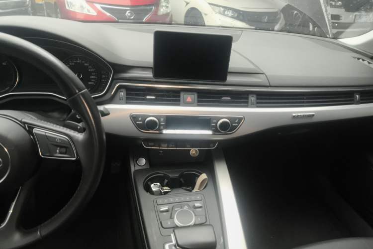 Used Audi A5 2017 Sportback 40 TFSI Fashion Model Audio And AC Panel