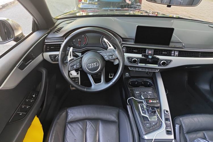 Used Audi A5 2017 Cabriolet 40 TFSI Fashion Model Center Console