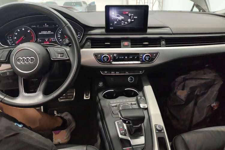 Used Audi A5 2017 Coupe 40 TFSI Fashion Model Center Console