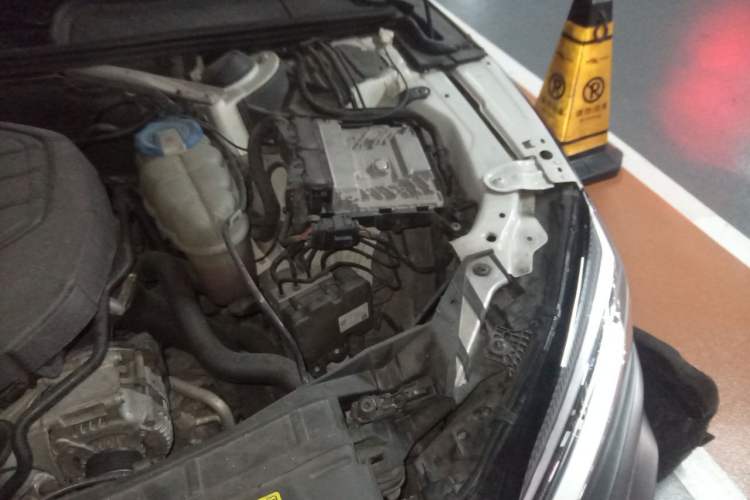 Used Audi A5 2017 Sportback 45 TFSI Fashion Model Engine Bay Left