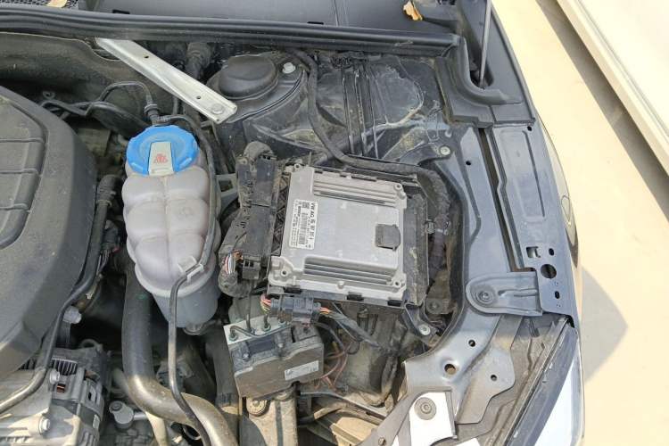 Used Audi A5 2017 Coupe 40 TFSI Fashion Model Engine Bay Left