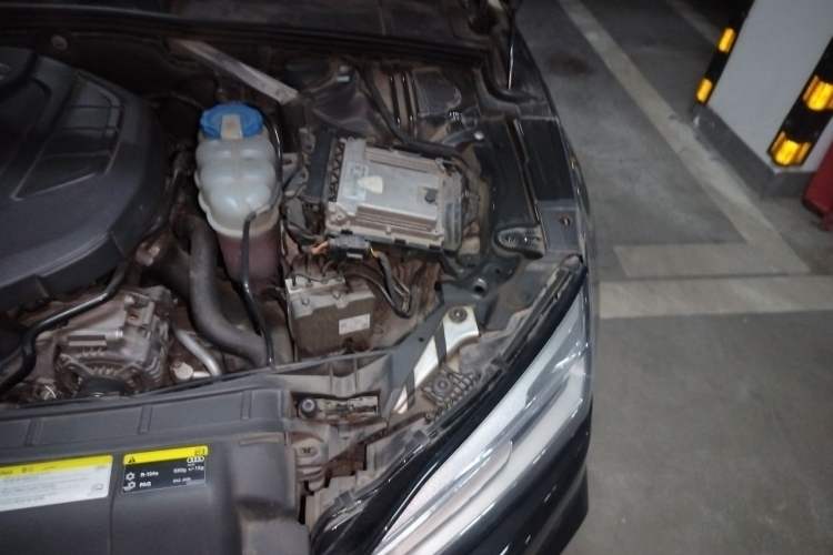 Used Audi A5 2017 Sportback 40 TFSI Fashion Model Engine Bay Left