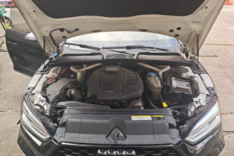 Used Audi A5 2017 Sportback 40 TFSI Fashion Model Engine Bay