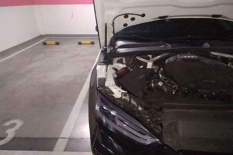 Used Audi A5 2017 Coupe 40 TFSI Fashion Model Engine Bay Right
