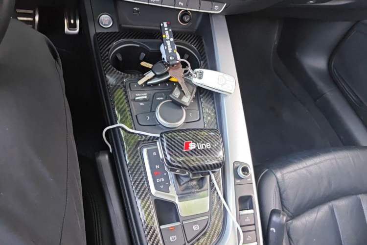 Used Audi A5 2017 Cabriolet 40 TFSI Fashion Model Gear Lever