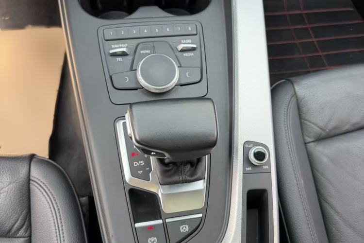 Used Audi A5 2017 Sportback 40 TFSI Fashion Model Gear Lever