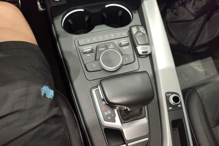 Used Audi A5 2017 Coupe 40 TFSI Fashion Model Gear Lever
