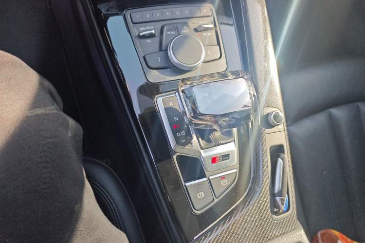 Used Audi A5 2017 Sportback 40 TFSI Fashion Model Gear Lever