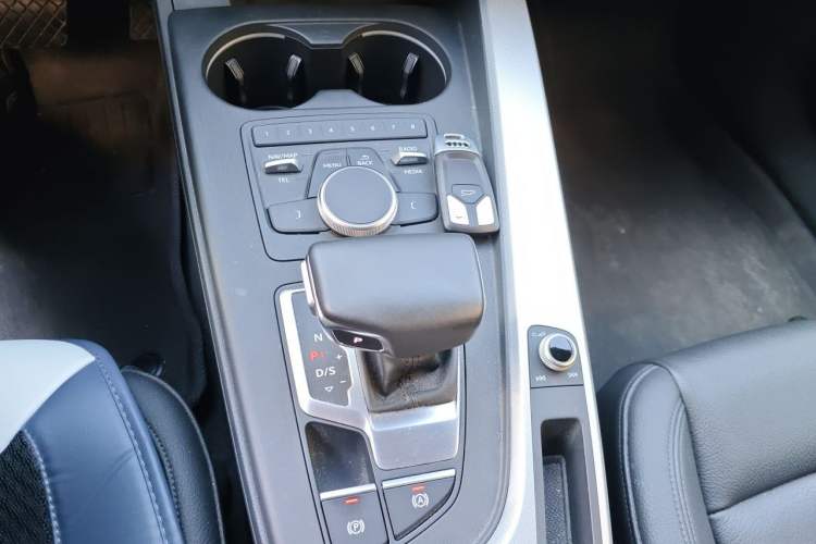 Used Audi A5 2017 Sportback 45 TFSI Fashion Model Gear Lever