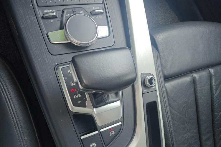 Used Audi A5 2017 Sportback 45 TFSI quattro Sport Model Gear Lever
