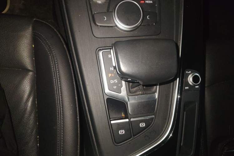 Used Audi A5 2017 Sportback 40 TFSI Fashion Model Gear Lever