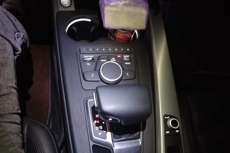 Used Audi A5 2017 Sportback 40 TFSI Fashion Model Gear Lever