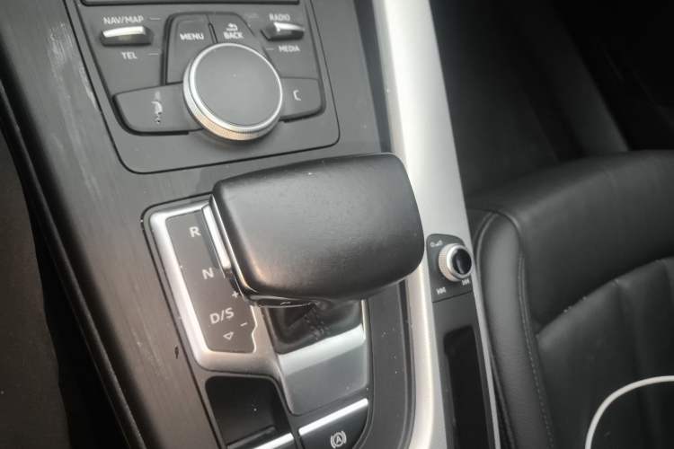 Used Audi A5 2017 Sportback 40 TFSI Fashion Model Gear Lever
