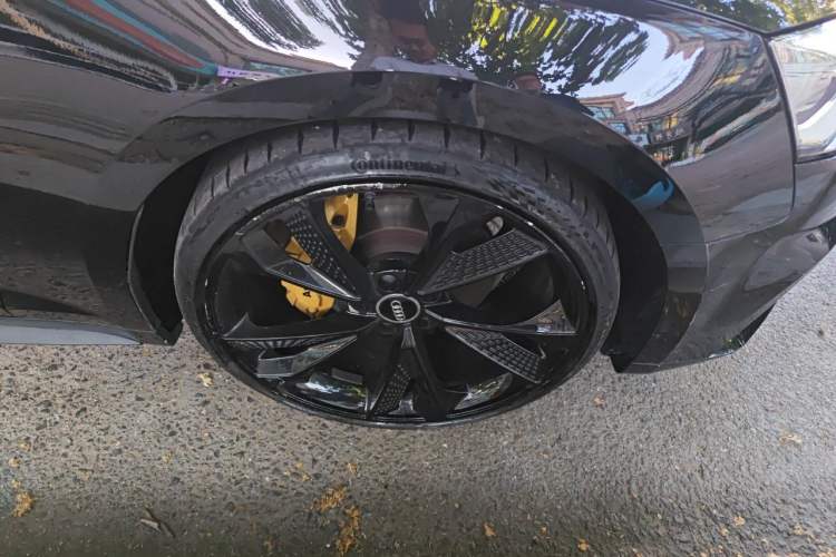 Used Audi A5 2017 Cabriolet 40 TFSI Fashion Model Right Front Wheel Hub
