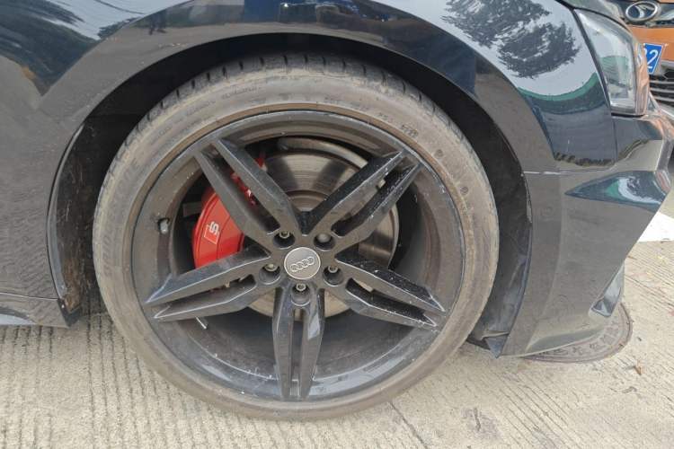 Used Audi A5 2017 Sportback 45 TFSI quattro Sport Model Right Front Wheel Hub