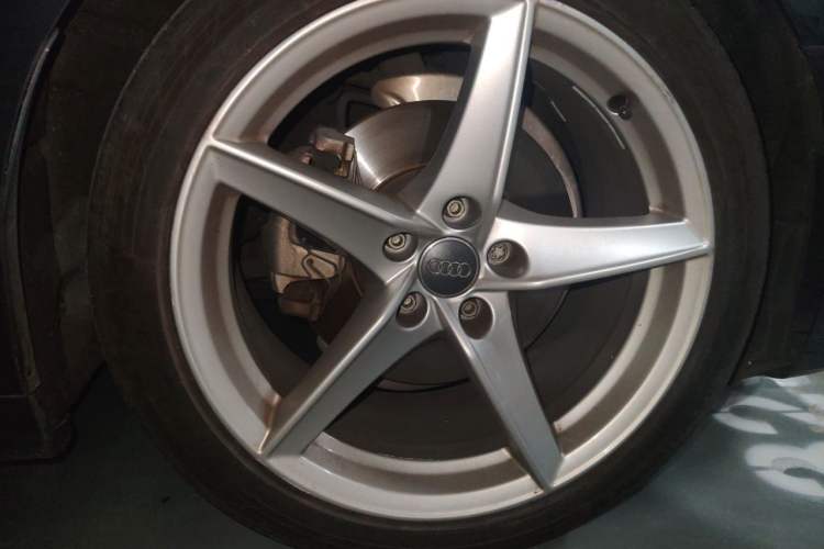 Used Audi A5 2017 Sportback 40 TFSI Fashion Model Right Front Wheel Hub