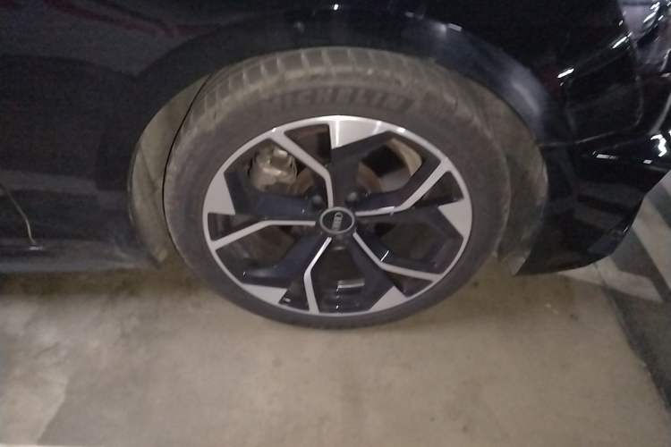 Used Audi A5 2017 Coupe 40 TFSI Fashion Model Right Front Wheel Hub