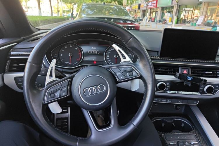 Used Audi A5 2017 Cabriolet 40 TFSI Fashion Model Steering Wheel