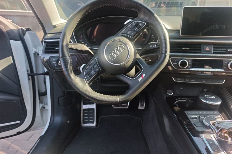 Used Audi A5 2017 Sportback 40 TFSI Fashion Model Steering Wheel