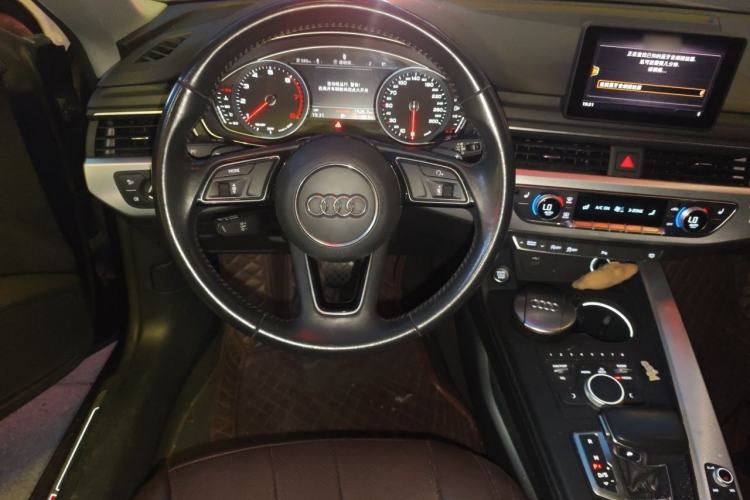 Used Audi A5 2017 Sportback 40 TFSI Fashion Model Steering Wheel