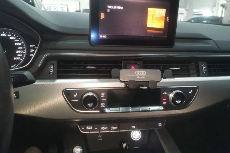 Used Audi A5 2017 Sportback 40 TFSI Fashion Model Audio And AC Panel