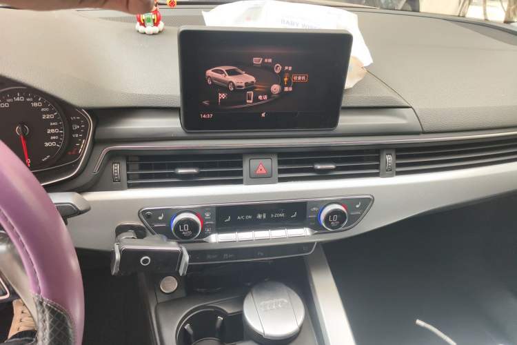 Used Audi A5 2017 Sportback 45 TFSI Fashion Model Audio And AC Panel