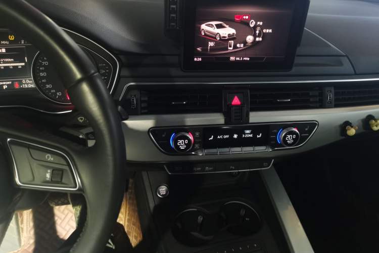 Used Audi A5 2017 Sportback 45 TFSI Fashion Model Audio And AC Panel